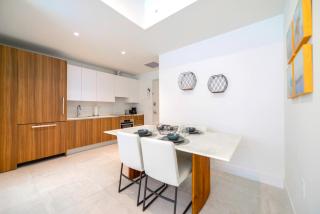 Modern Escape in Brickell w Pool & Gym - 6