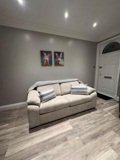 Granville Road, near Hospital, sleeps 5 - 6