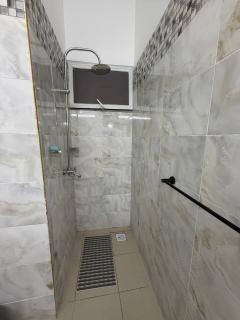 Luxury 2BR Apartment with AC, WiFi, Hot Showers - 7