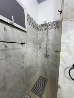 Luxury 2BR Apartment with AC, WiFi, Hot Showers - 4