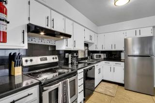 Near Downtown 2BR Quiet Central El Paso Stay - 8