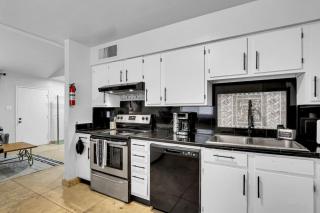 Near Downtown 2BR Quiet Central El Paso Stay - 2