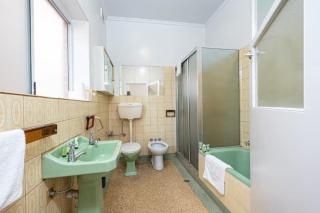 2BR Beachfront Escape in Largs North - 4