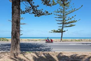 2BR Beachfront Escape in Largs North - 2