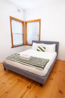 2BR Beachfront Escape in Largs North - 1