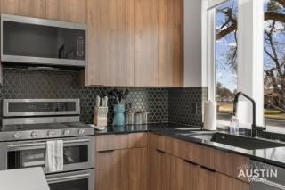 East Austin Escape 4BR 2.5BA Heated Pool and Karaoke Lounge by Austin Vacay - 1
