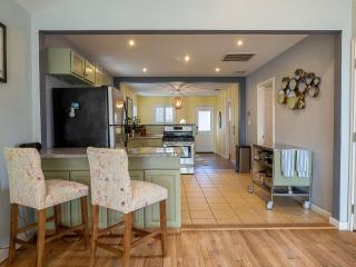 East ATX 3BR 2BA, Patio and Fire Pit Mins to Downtown by Austin Vacay - 3