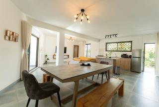 Season Break stunning apt 2 -5mins Pereybere Beach - 8