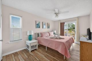 Emerald Escape - 3 Blocks to Beach - 4