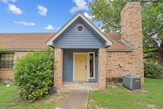 Central Condo 1BR 1BA, Private Patio and Fenced Yard w Parking by Austin Vacay - 6