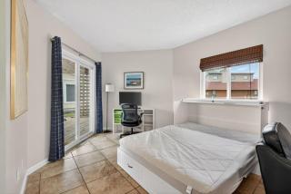 Emerald Escape 2 - 3 Blocks to Beach - 4