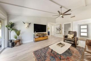 S Austin 3BR 2BA Sauna, Cowboy Pool and Deck, Near SoCo by Austin Vacay - 0