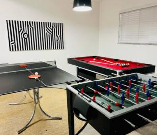 8BR Pool Reatreat (Fenced Yard) - 8