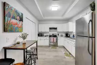 8BR Pool Reatreat (Fenced Yard) - 7