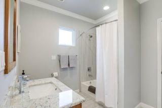 Granburys Favorite Luxury Lakefront Getaway - 8