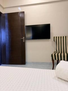 Gourmet Getaway Petite by Jannat Vacation Rentals - 4