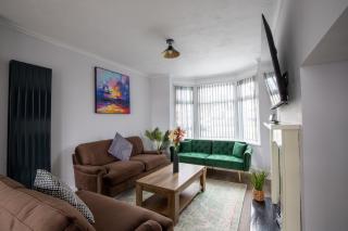 Modern Home next to UHCW Hospital Coventry - 8