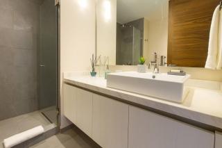 Steps from 5th Ave with Rooftop Pool Gym & Cinema - 1