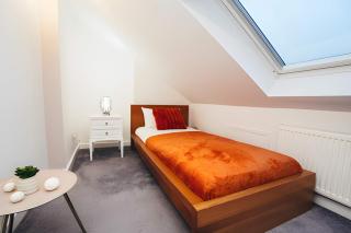 6-Bed House with Free Parking, Amazing Kitchen, Sleeping 6-8 - 1