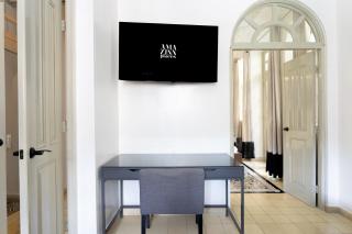 AmazINN Places Rooftop and Jacuzzi III - 7