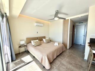 Harbour Lights Studio Apartments - 6