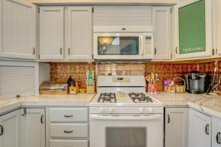 Private Beach Access! Lake Michigan Family Getaway - 1