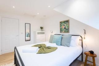 The Pinkish House - 4 bed home in the town centre - 8