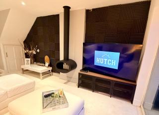 Fantastic 2-Bed House with Parking - Hosted by Hutch Lifestyle - 2