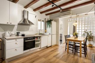 Renovated Apartment Charming Artistic Apartment - 4