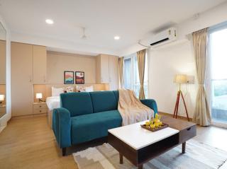 Neon - Royal Nest Aerotel with Pvt Balcony -1 km from Airport - 7