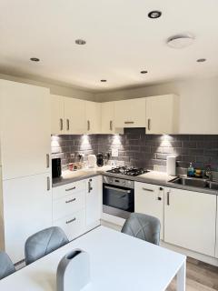 Parkside Luxury 3 bedroom home, 5 min to Ebbsfleet Station and has free Parking - 7