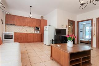 Kriopigi 2BR House with Private Patio - 6