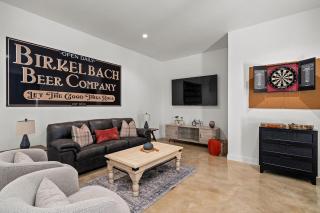 Axis Haus Pet friendly Hot tub Game Room - 8