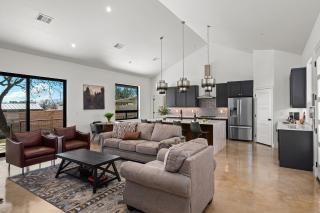 Axis Haus Pet friendly Hot tub Game Room - 3