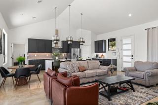 Axis Haus Pet friendly Hot tub Game Room - 2