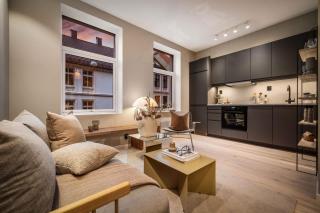 Exclusive 2BR in Renovated Bergen City Apartment - 9