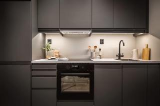 Exclusive 2BR in Renovated Bergen City Apartment - 3