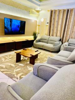 Modern 5-Bedroom Family Home Near Palm Village - 6