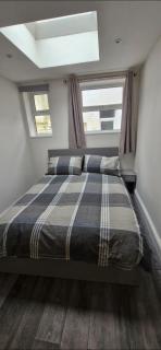 Spacious Three Bedroom City Centre Flat with Courtyard - 1