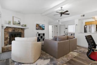 Prime Osage Beach Home, Pet-Friendly w/ Garage Near Margaritaville, Dining & Golf - 8