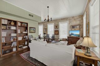 Two Suite Getaway with Balcony overlooking Main St - 5