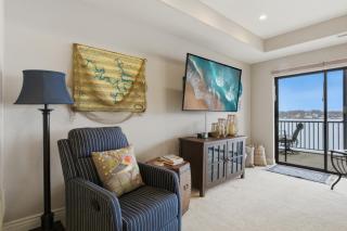 Lakeview Condo at The Falls w/ Wraparound Screened Porch, 2 PWC Slips & Pools at 2 MM - 2