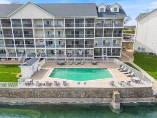 Lake Views & Loft Retreat for Kids w/ 12x30 Slip at MM11 - 0