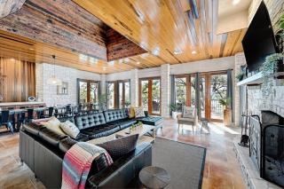 Luxury Lakefront Escape on Lake Travis - 6