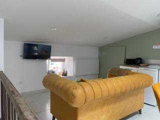 Au petit charmeur! - 1