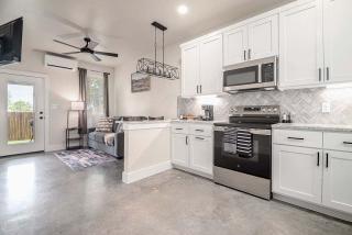Pet Friendly w/Hot-Tub-Six Minutes to Downtown! - 4