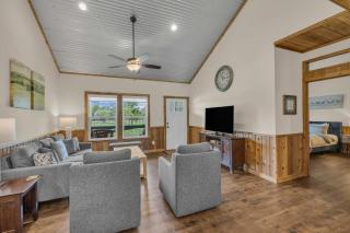 Farmhouse Charm 10 Min to Downtown, Pet Friendly! - 3