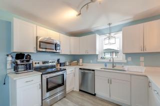 Walkable and Renovated! Salter Path Retreat with Deck - 1