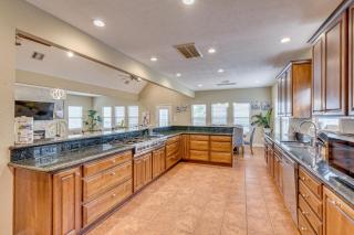 Saltwater Pool! Epic Galveston Bay Group Getaway! - 1