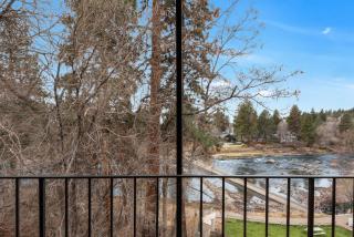 Newly Remodeled Top-floor Condo near Downtown Bend - 5